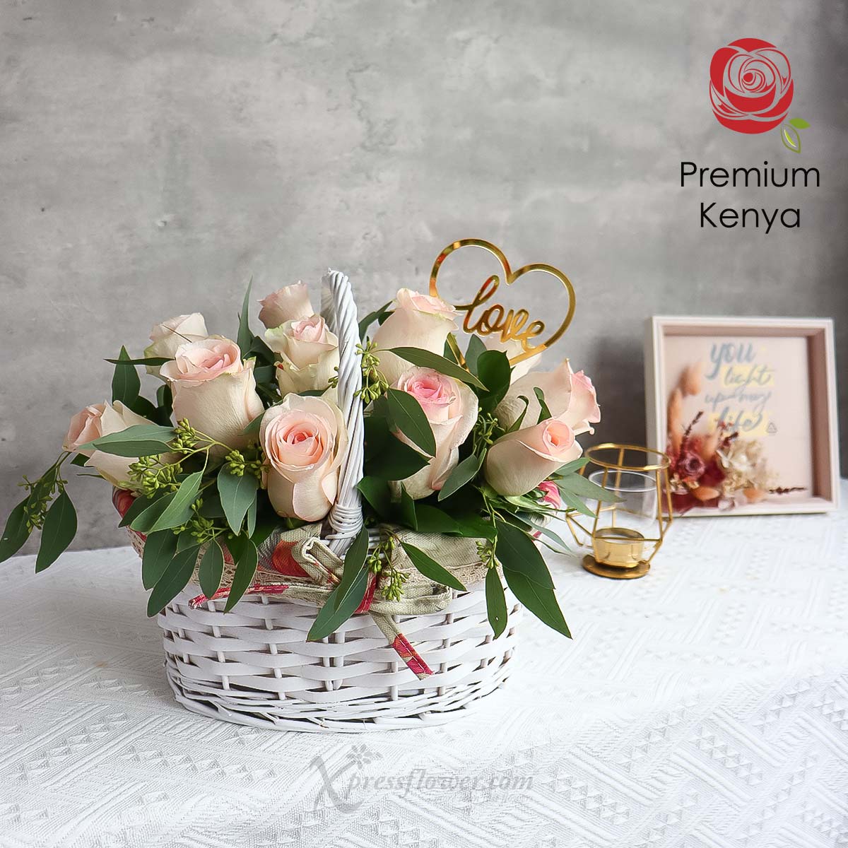 AR2232_Pinkhub Love (12 Centre Pink Roses with “Love” Decor Stick)3a