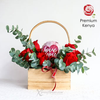 AR2233 Lovecast Surprise (10 Red Roses with “Love You” Mini Balloon)