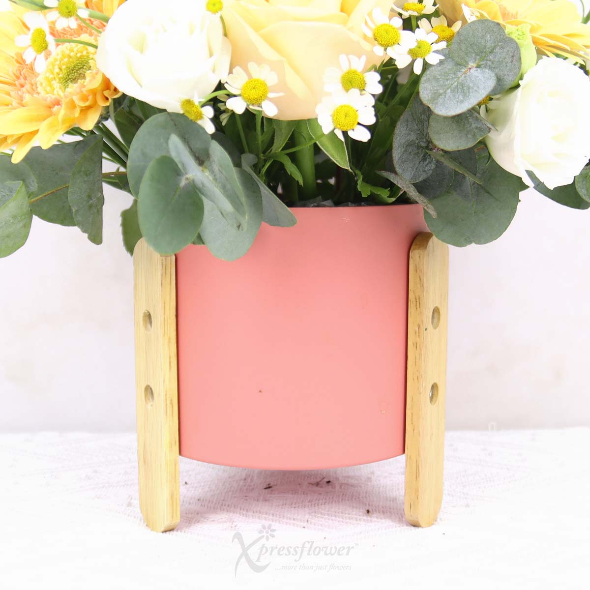 AR2506 Glow Up Champagne Roses Gerberas 1c