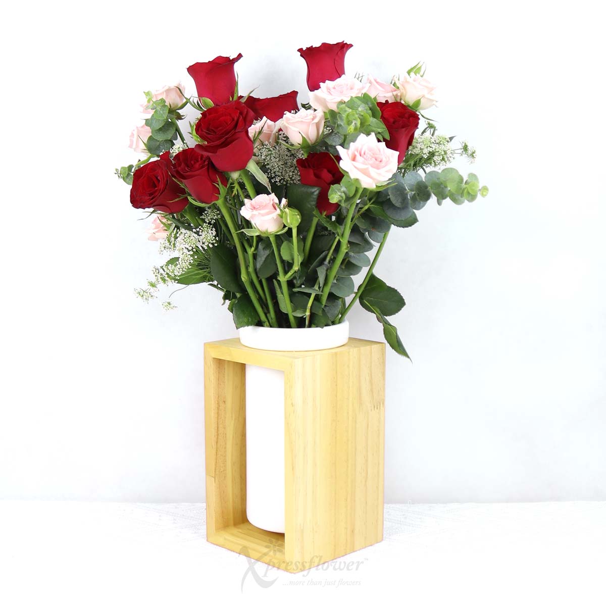AR2509 Hearty Bloom 10 Red Roses with Pink Rose Sprays 1b