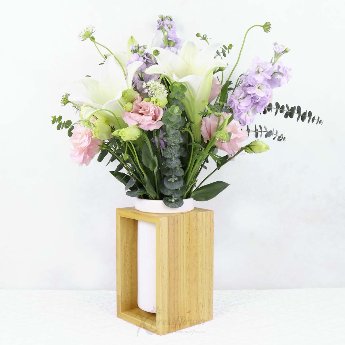 AR2510 Lily Mist White Lilies with Purple Matthiolas 1b