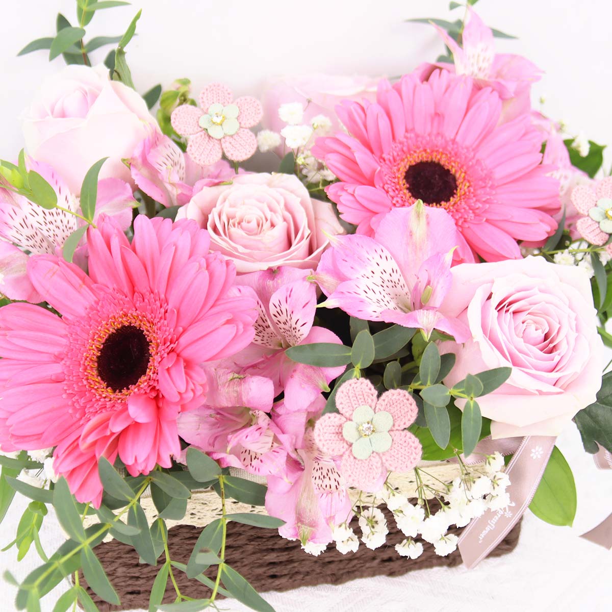 AR2517 Pink Embrace Dark Pink Gerberas with Pink Roses 1c