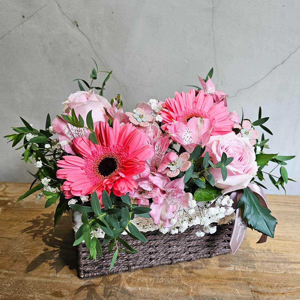 AR2517 Pink Embrace Dark Pink Gerberas with Pink Roses 3a