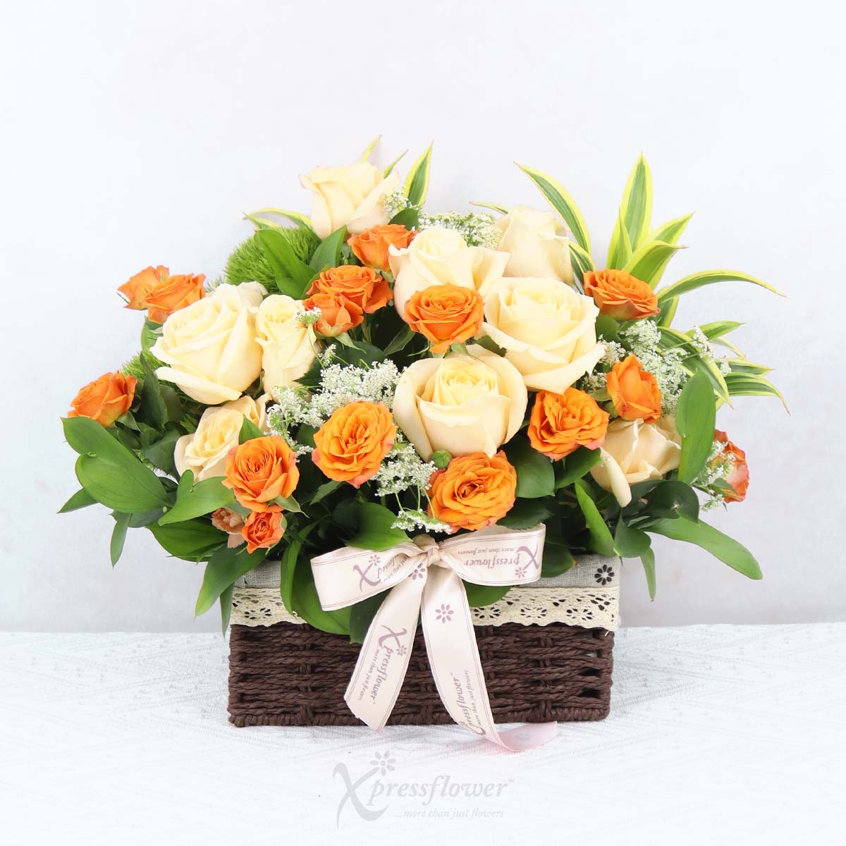 Golden Cheers (10 Champagne Roses)