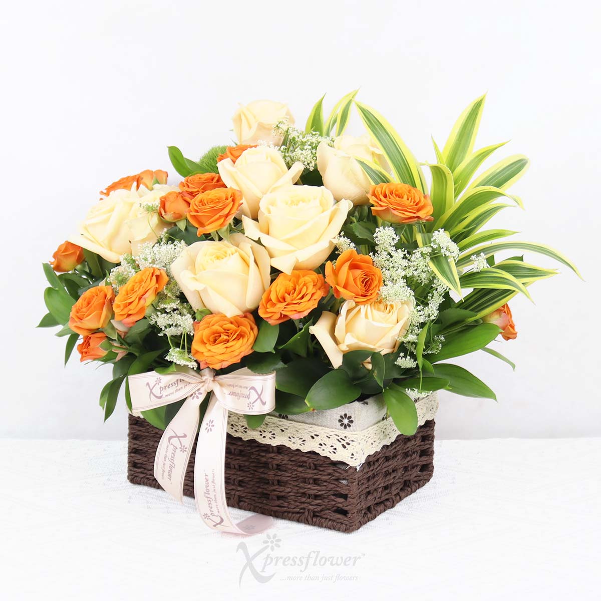 AR2521 Golden Cheers 10 Champagne Roses 1b