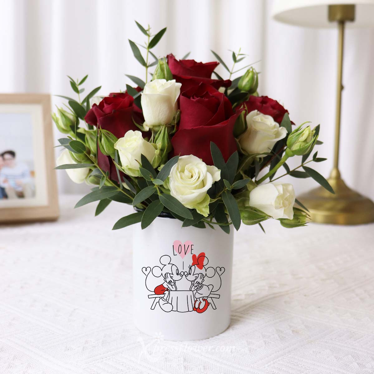 DSAR2301 Connecting Romance (6 Red Roses Disney Flower Arrangement) 3a