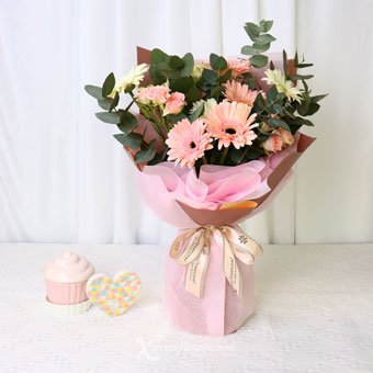 Romantic Flutters (6 Light Pink & 6 White Gerberas)
