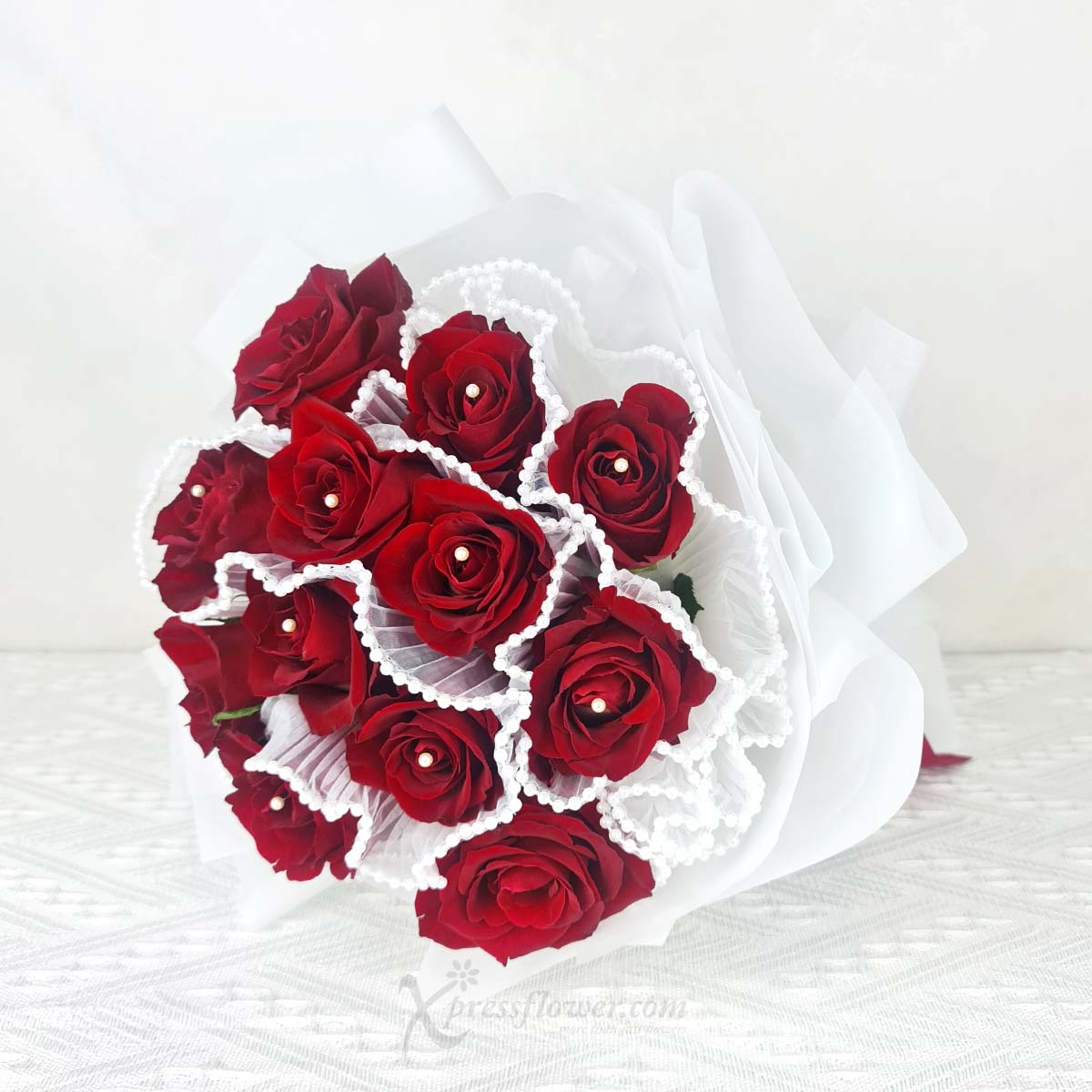 Heartfelt Blossom (12 Red Roses)