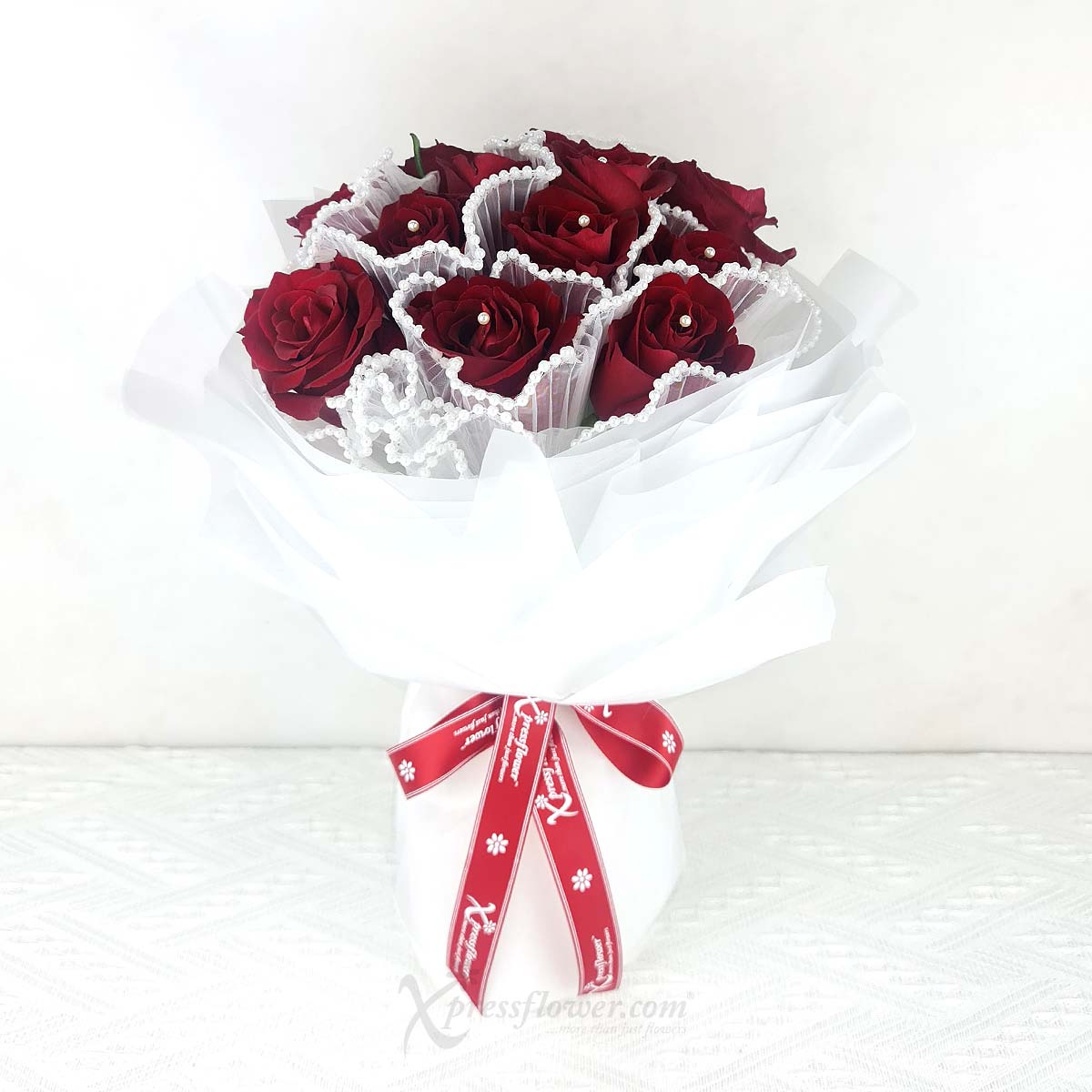 VDBQ2405_Heartfelt Blossom 12 Red Roses_1B