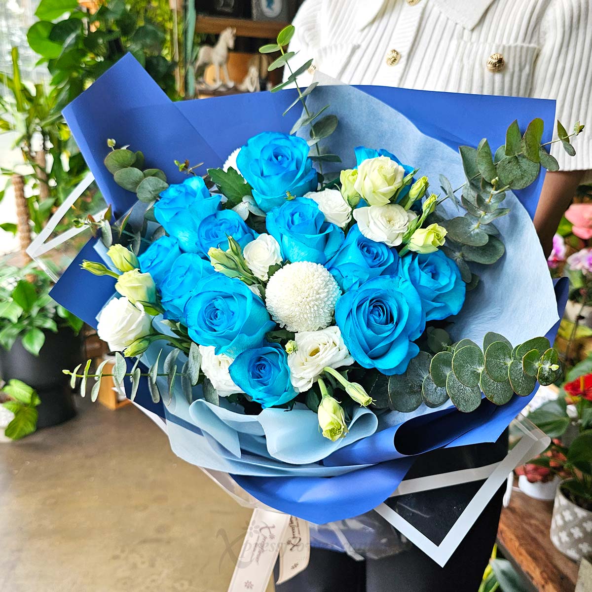 VDBQ2407_Sapphire Dreams 12 Blue Roses_3B