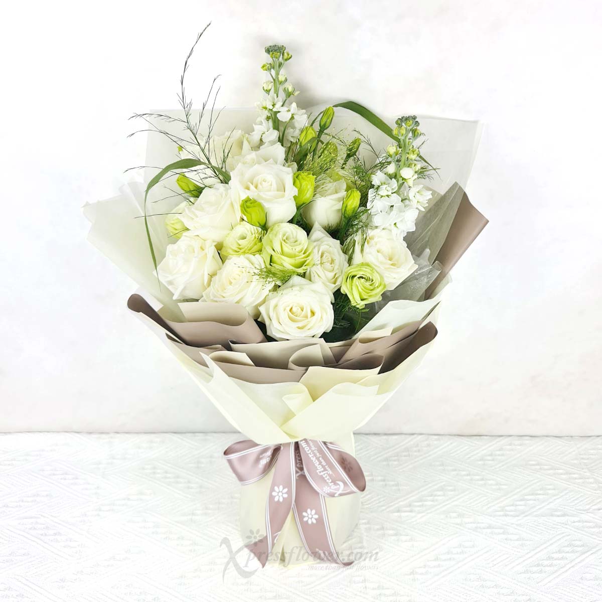 VDBQ2408_Pure Bliss 12 White Roses_1B