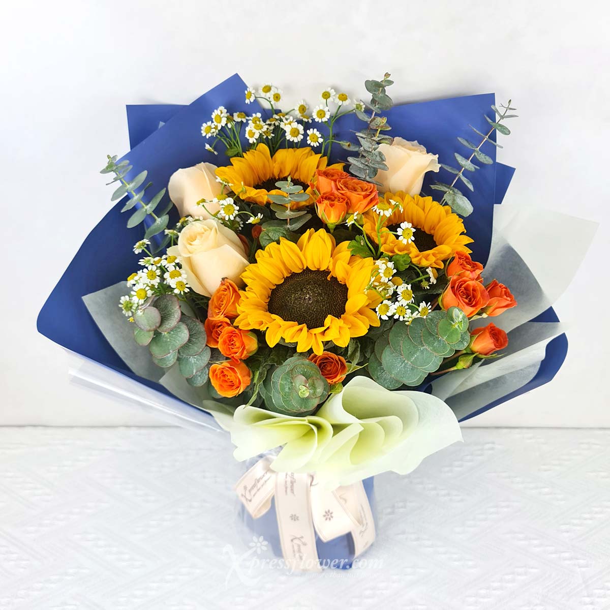VDBQ2412_Radiant Sunshine Sunflowers Champagne Roses Orange Rose Sprays_1B