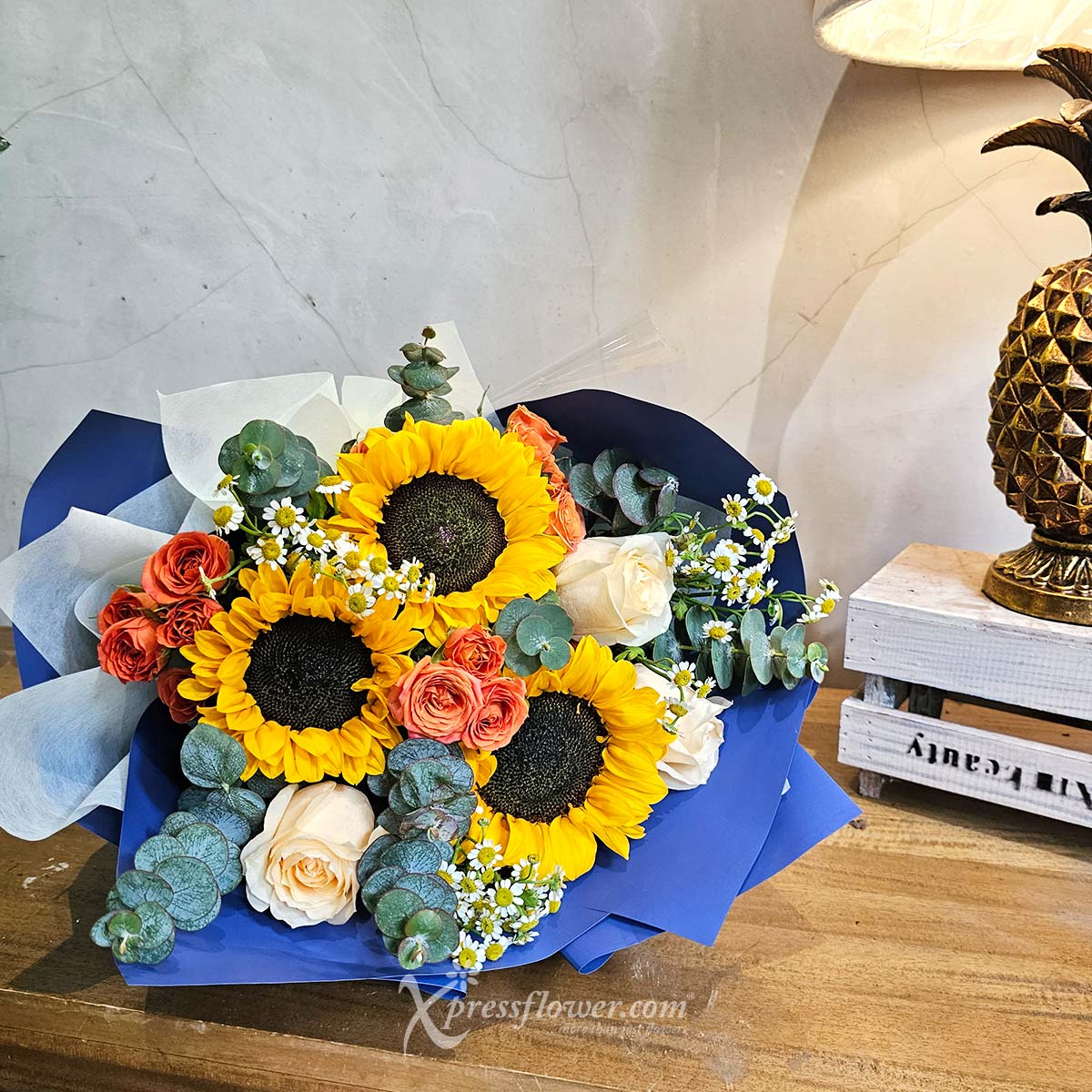 VDBQ2412_Radiant Sunshine Sunflowers Champagne Roses Orange Rose Sprays_3A