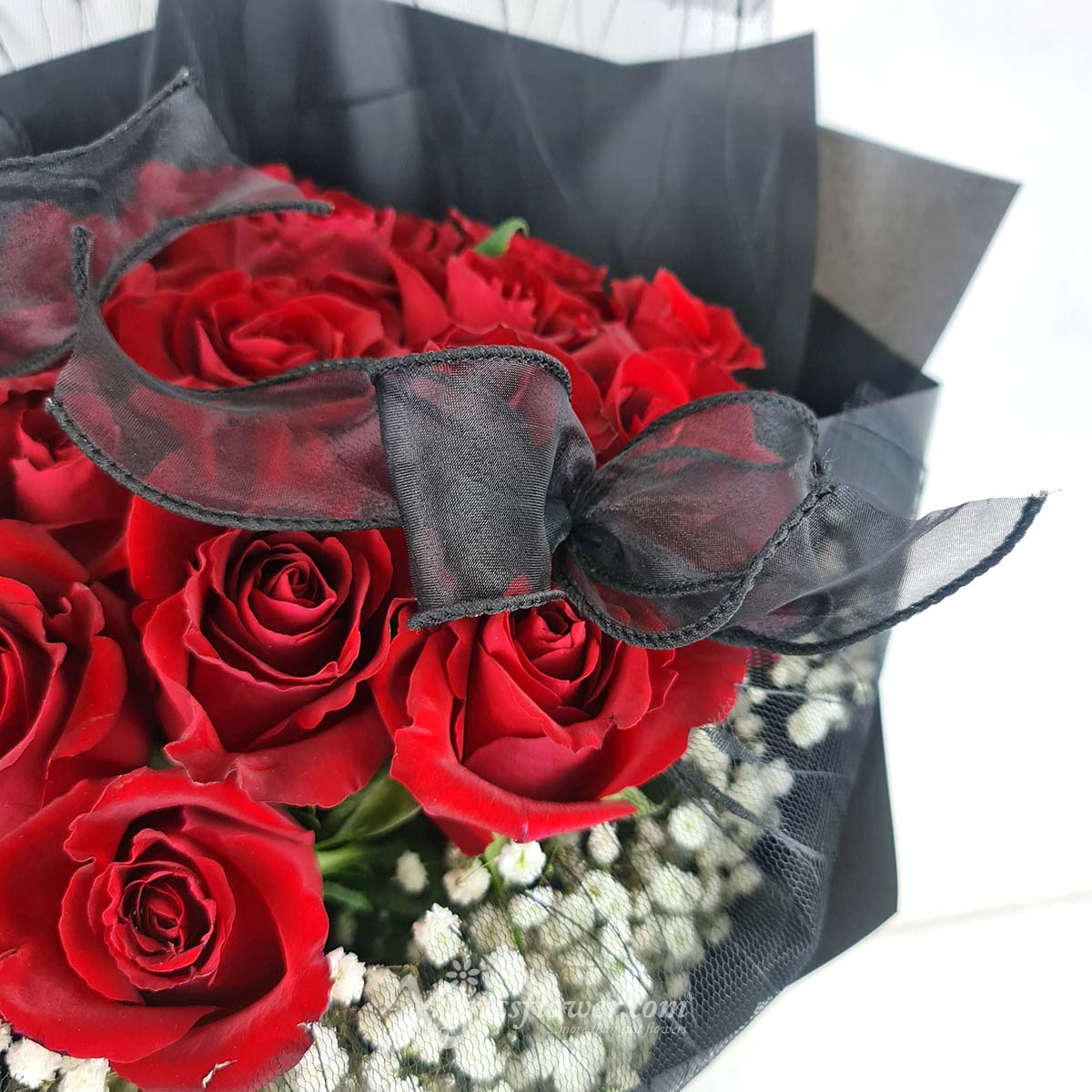 VDBQ2413_Cupids Bouquet 24 Red Roses_1C
