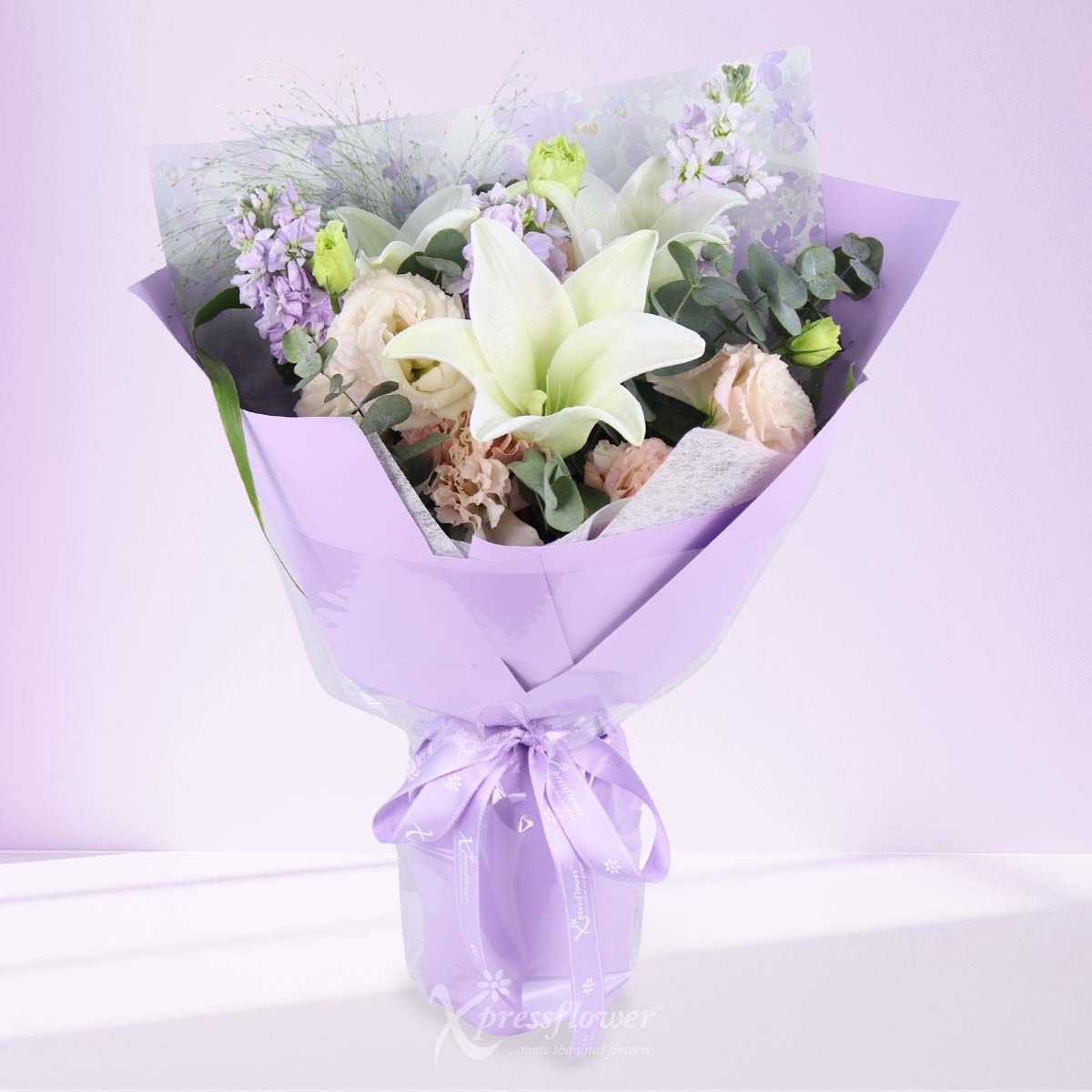 Soft Reverie (3 White Lilies)